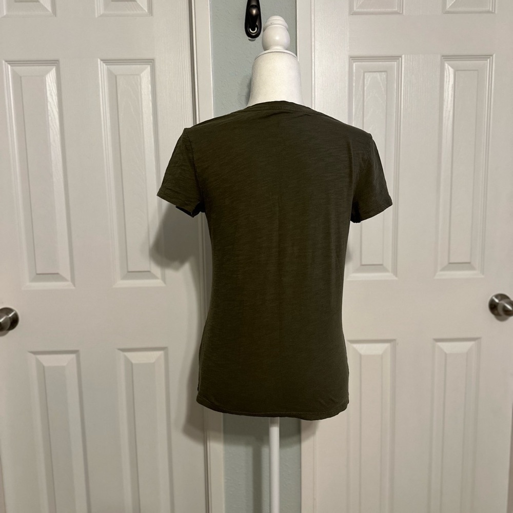 Universal Thread Green V-neck Short Sleeve Tee Size: Small - Picture 6 of 6